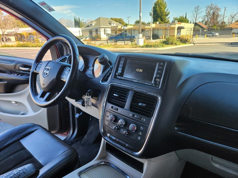 Dodge Grand Caravan Vehicle Full-screen Gallery Image 22