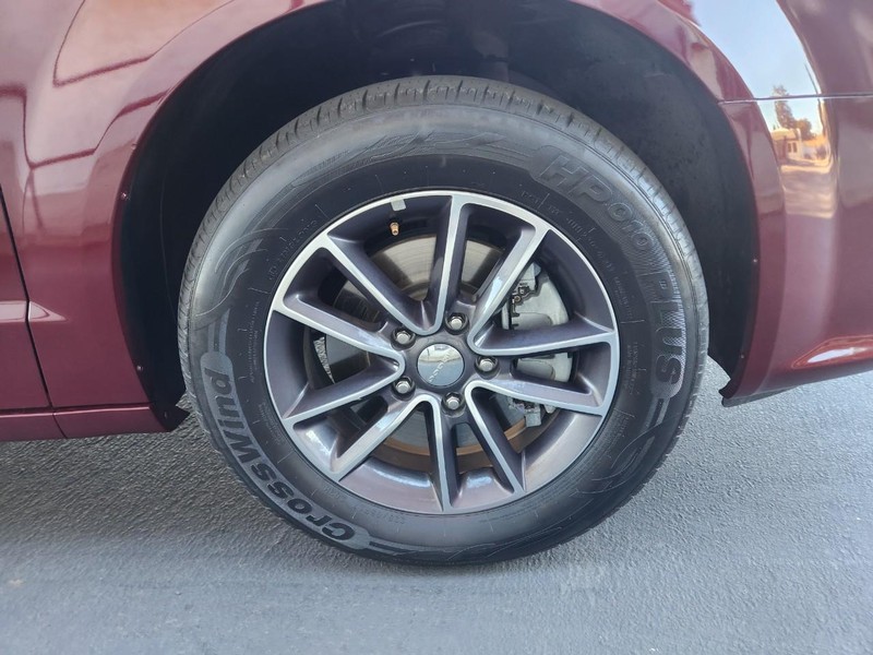 Dodge Grand Caravan Vehicle Full-screen Gallery Image 23