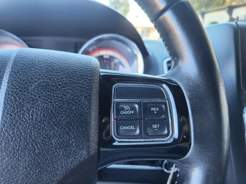 Dodge Grand Caravan Vehicle Full-screen Gallery Image 28