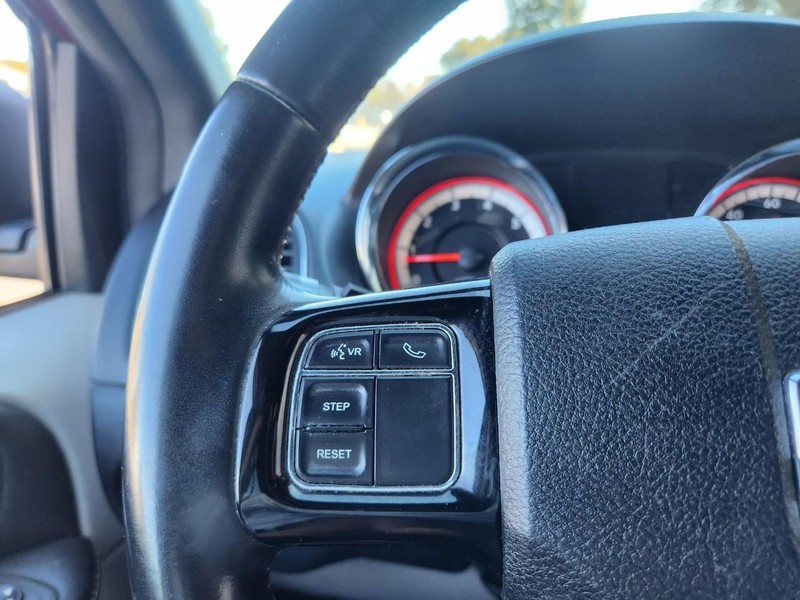 Dodge Grand Caravan Vehicle Full-screen Gallery Image 29