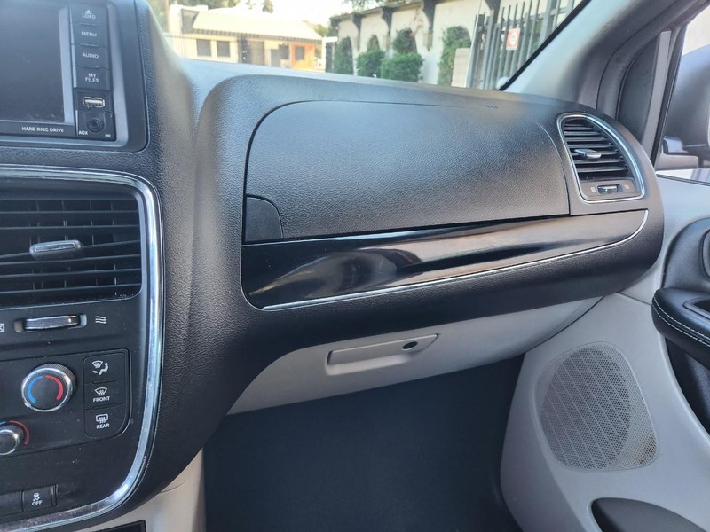 Dodge Grand Caravan Vehicle Full-screen Gallery Image 30