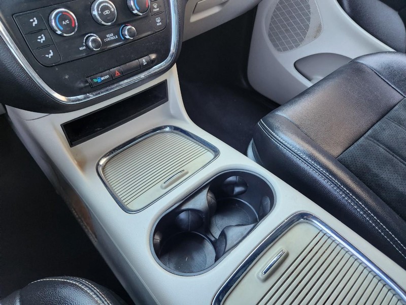 Dodge Grand Caravan Vehicle Full-screen Gallery Image 31