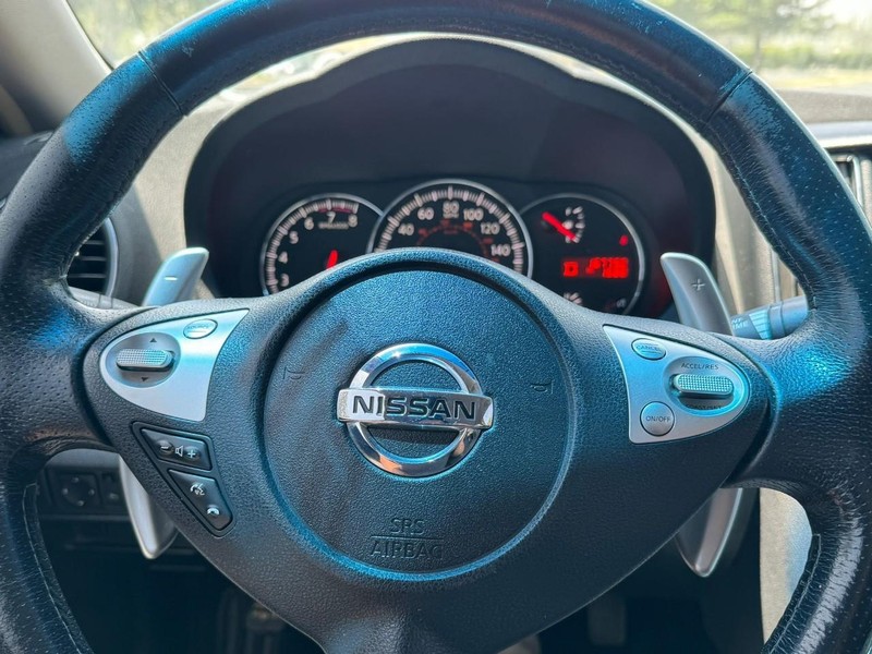 Nissan Maxima Vehicle Full-screen Gallery Image 02