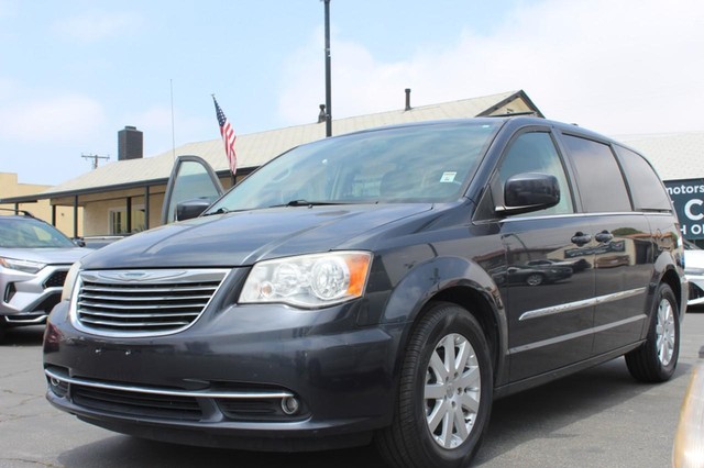 more details - chrysler town & country