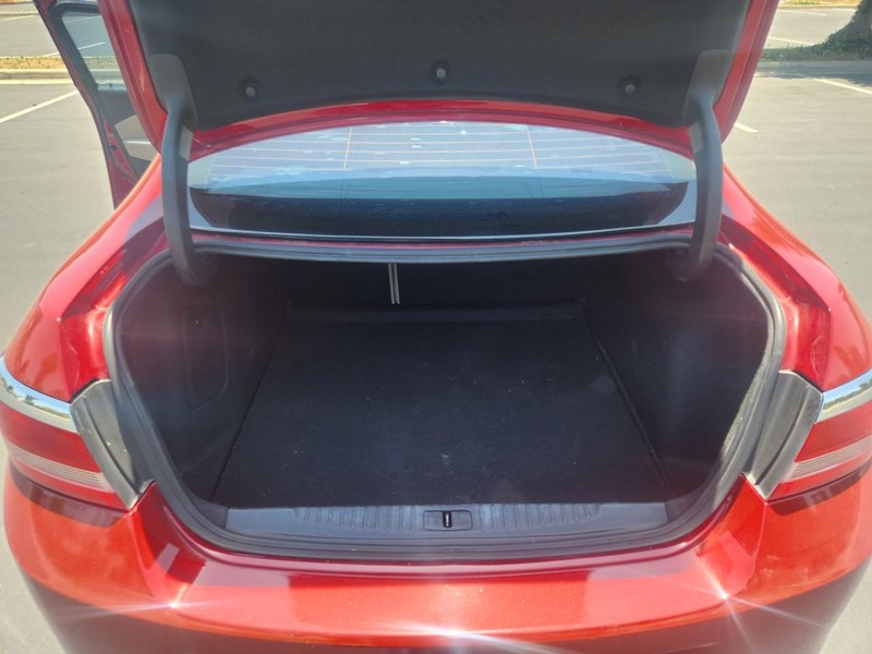 Buick Verano Vehicle Full-screen Gallery Image 05