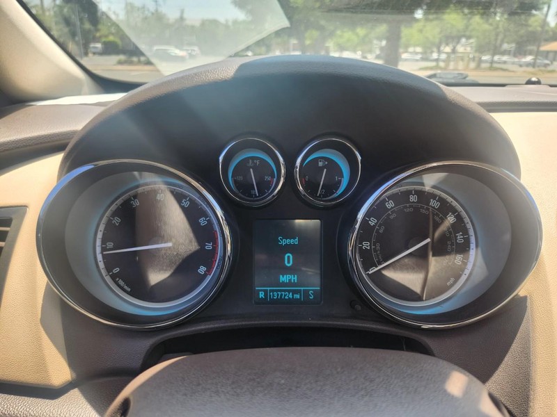 Buick Verano Vehicle Full-screen Gallery Image 06