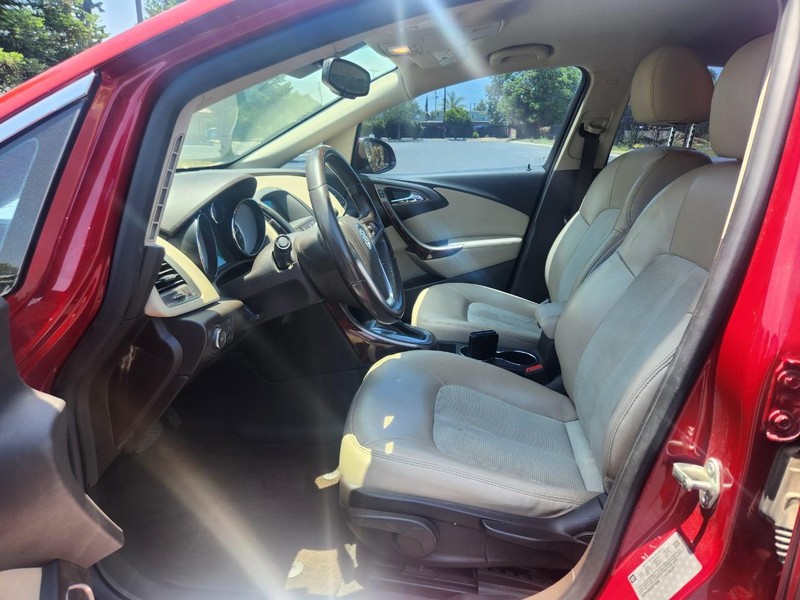 Buick Verano Vehicle Full-screen Gallery Image 10