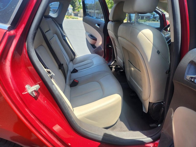 Buick Verano Vehicle Full-screen Gallery Image 12