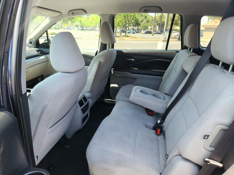 Honda Pilot Vehicle Full-screen Gallery Image 14