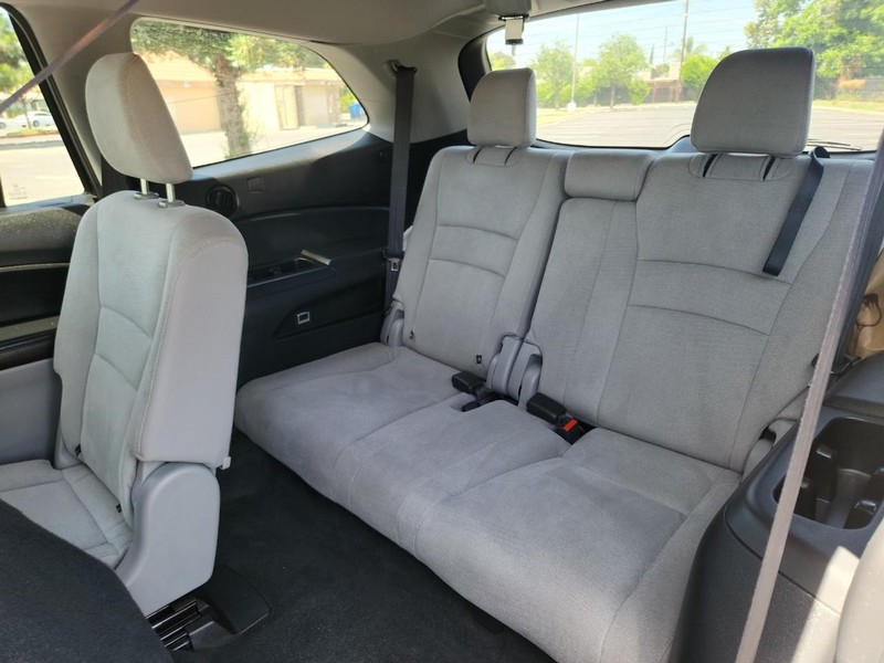 Honda Pilot Vehicle Full-screen Gallery Image 15