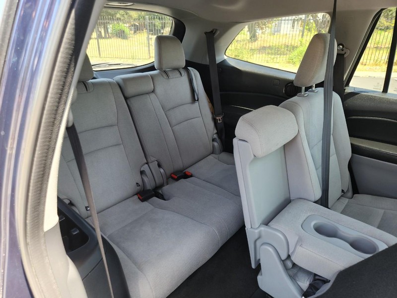 Honda Pilot Vehicle Full-screen Gallery Image 16