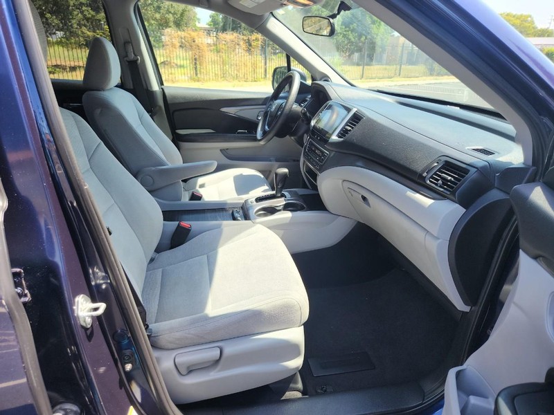 Honda Pilot Vehicle Full-screen Gallery Image 18