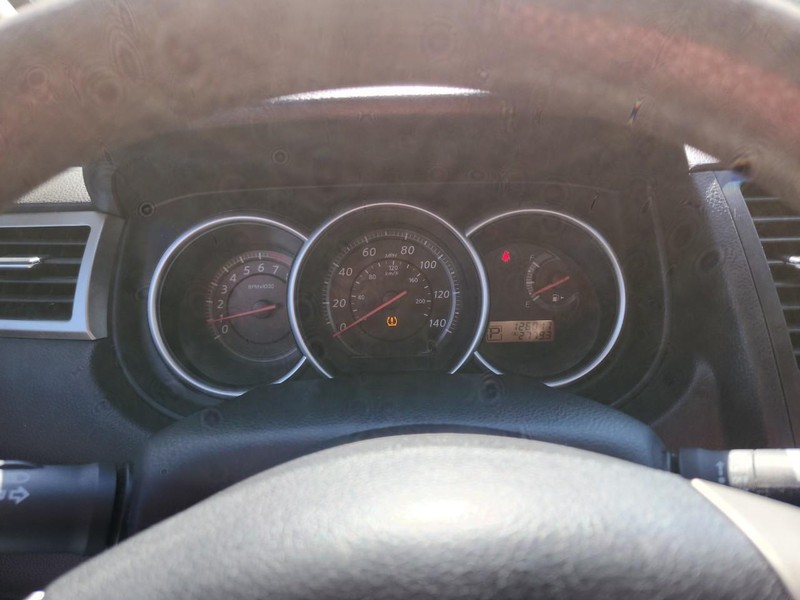 Nissan Versa Vehicle Full-screen Gallery Image 10