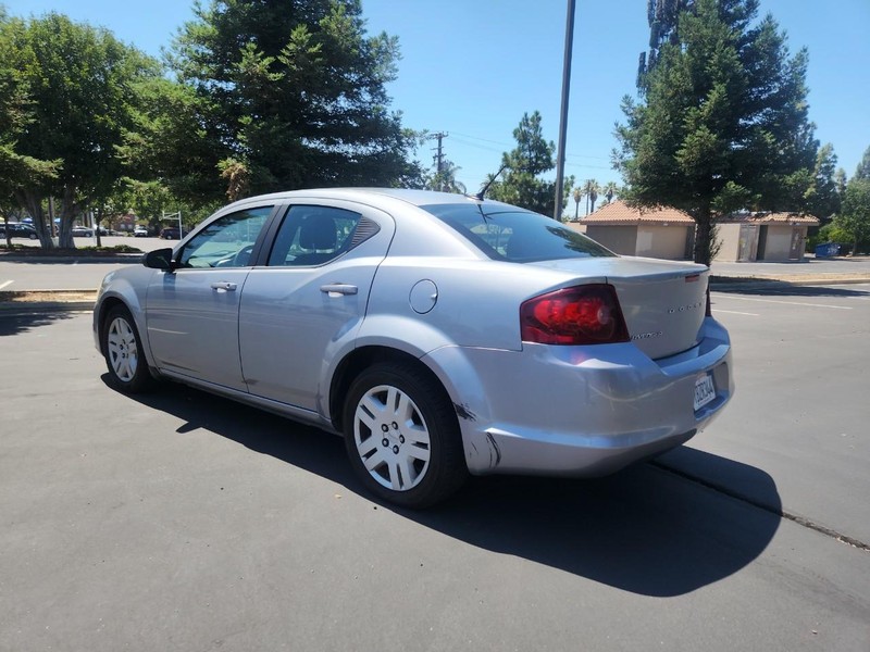 Dodge Avenger Vehicle Full-screen Gallery Image 03