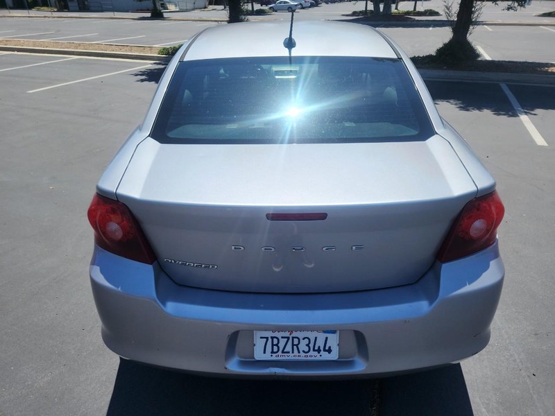 Dodge Avenger Vehicle Full-screen Gallery Image 04