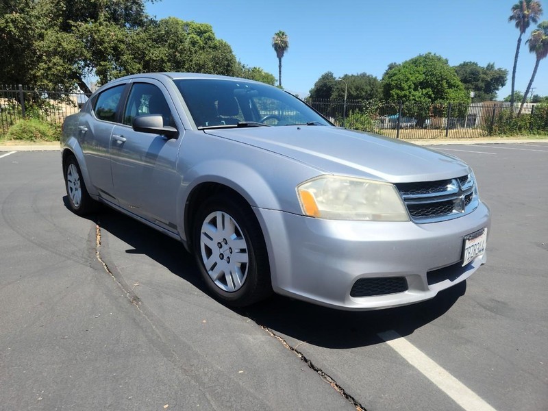 Dodge Avenger Vehicle Full-screen Gallery Image 07