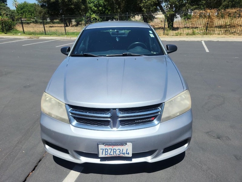 Dodge Avenger Vehicle Full-screen Gallery Image 08