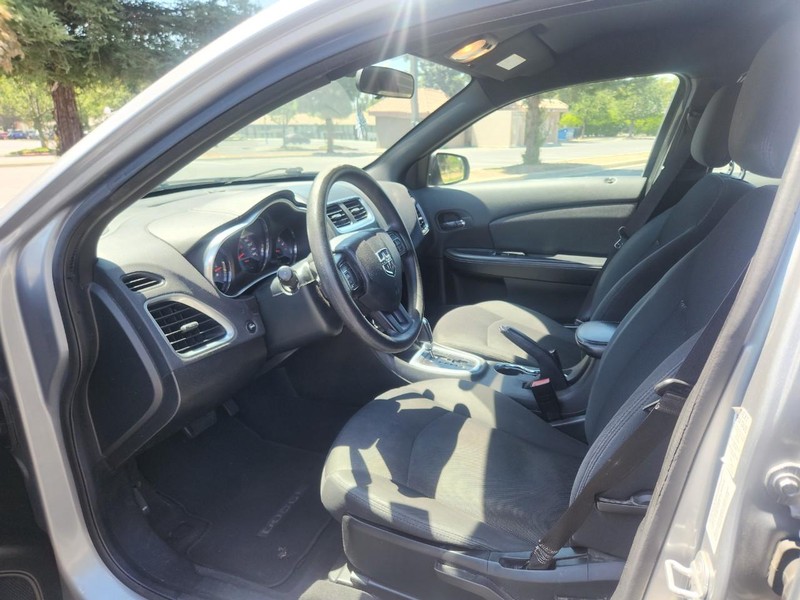 Dodge Avenger Vehicle Full-screen Gallery Image 11