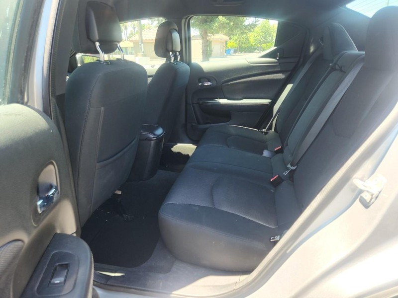 Dodge Avenger Vehicle Full-screen Gallery Image 12