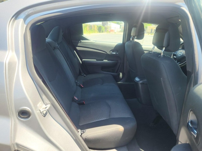 Dodge Avenger Vehicle Full-screen Gallery Image 14