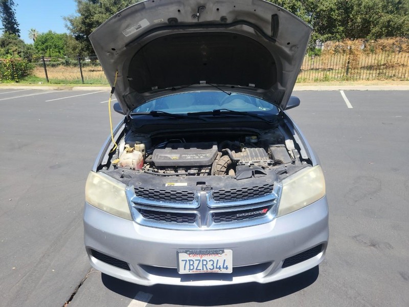 Dodge Avenger Vehicle Full-screen Gallery Image 16