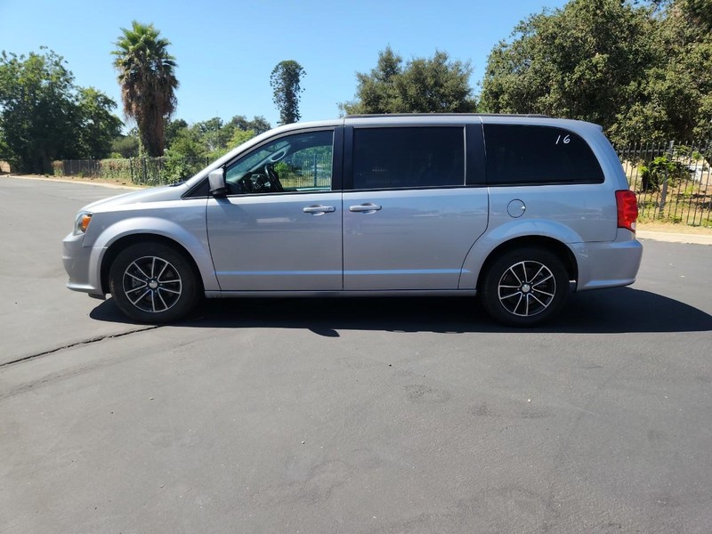 Dodge Grand Caravan Vehicle Full-screen Gallery Image 02