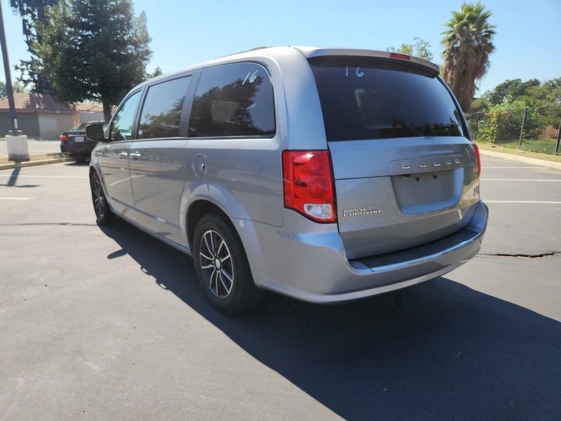 Dodge Grand Caravan Vehicle Full-screen Gallery Image 03