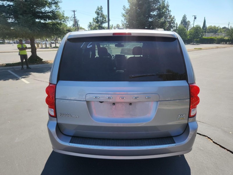 Dodge Grand Caravan Vehicle Full-screen Gallery Image 04