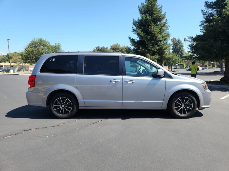 Dodge Grand Caravan Vehicle Full-screen Gallery Image 06