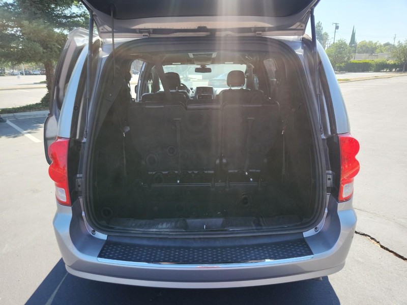 Dodge Grand Caravan Vehicle Full-screen Gallery Image 13