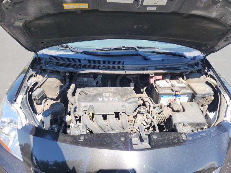 Toyota Yaris Vehicle Full-screen Gallery Image 16