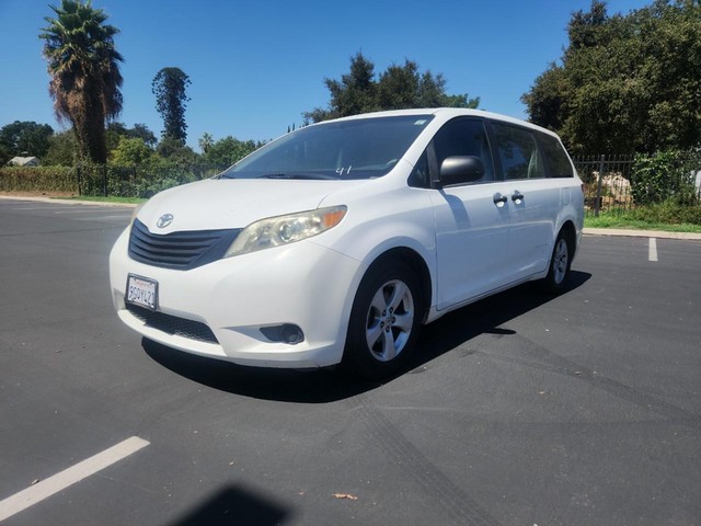 Toyota Sienna L - Pomona CA