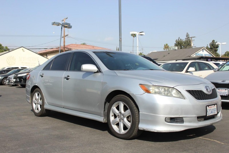 Toyota Camry Vehicle Full-screen Gallery Image 03