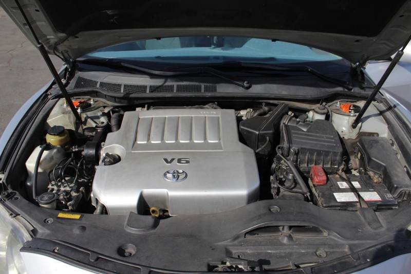 Toyota Camry Vehicle Full-screen Gallery Image 07