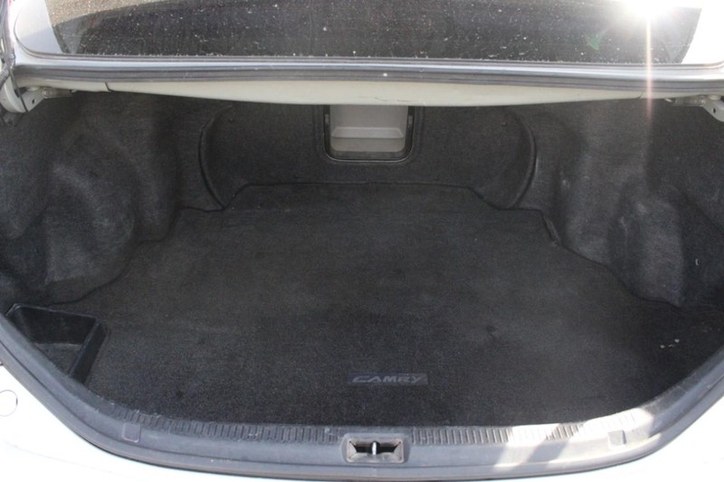 Toyota Camry Vehicle Full-screen Gallery Image 14