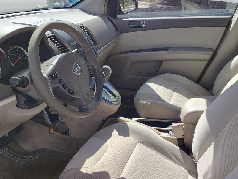 Nissan Sentra Vehicle Full-screen Gallery Image 08