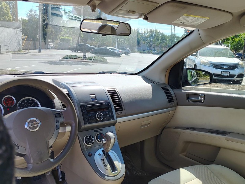 Nissan Sentra Vehicle Full-screen Gallery Image 14