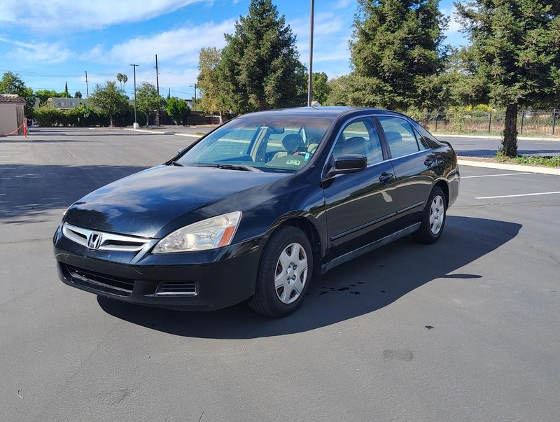 Honda Accord Sedan Vehicle Full-screen Gallery Image 03