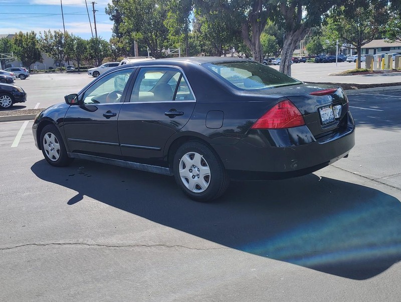 Honda Accord Sedan Vehicle Full-screen Gallery Image 05