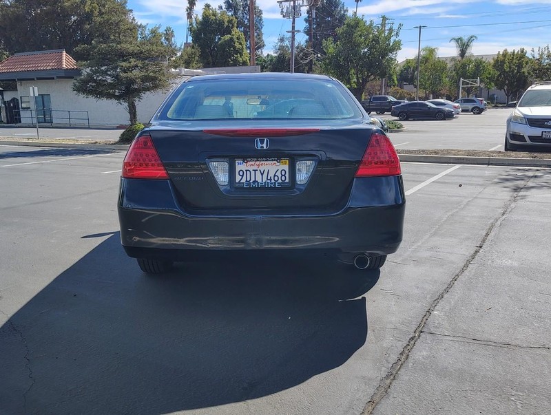 Honda Accord Sedan Vehicle Full-screen Gallery Image 06