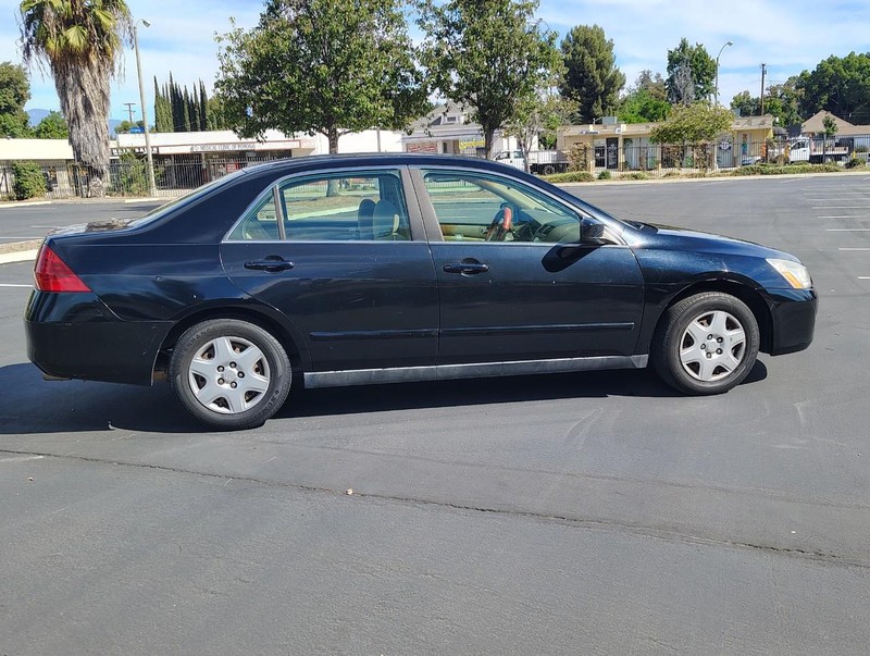 Honda Accord Sedan Vehicle Full-screen Gallery Image 08