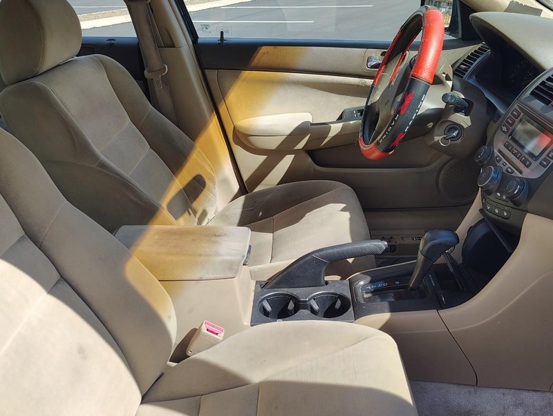 Honda Accord Sedan Vehicle Full-screen Gallery Image 10