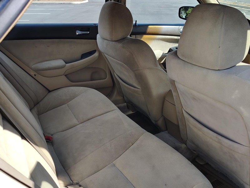 Honda Accord Sedan Vehicle Full-screen Gallery Image 11