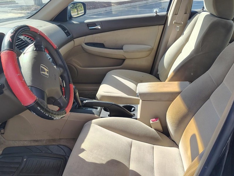 Honda Accord Sedan Vehicle Full-screen Gallery Image 14