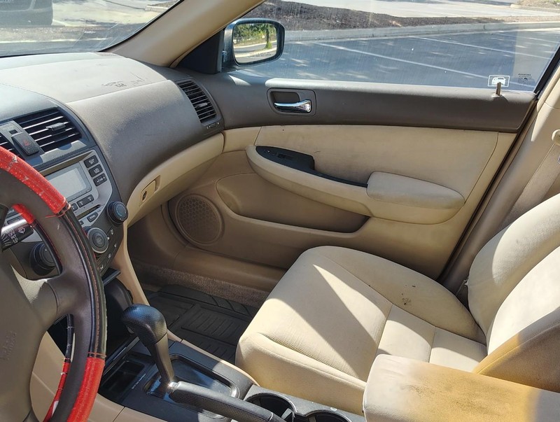 Honda Accord Sedan Vehicle Full-screen Gallery Image 16