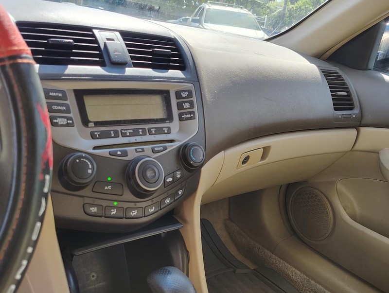 Honda Accord Sedan Vehicle Full-screen Gallery Image 17