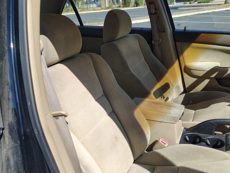 Honda Accord Sedan Vehicle Full-screen Gallery Image 18