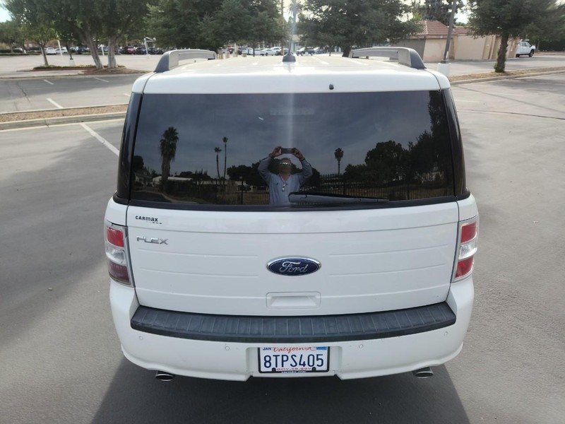 Ford Flex Vehicle Full-screen Gallery Image 04