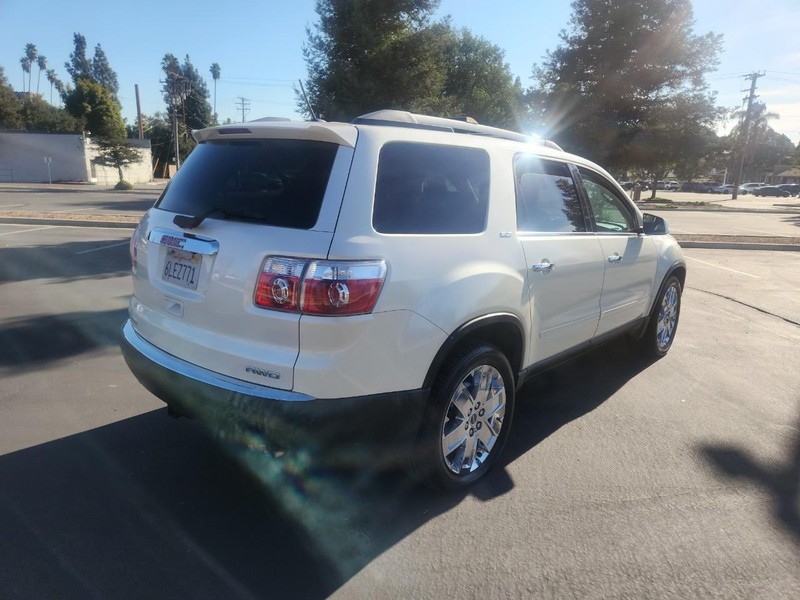 GMC Acadia Vehicle Full-screen Gallery Image 05