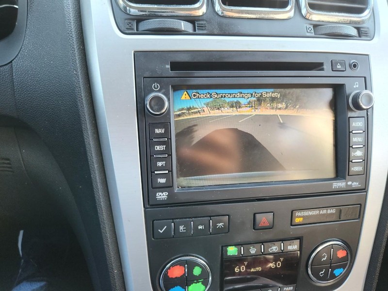 GMC Acadia Vehicle Full-screen Gallery Image 11